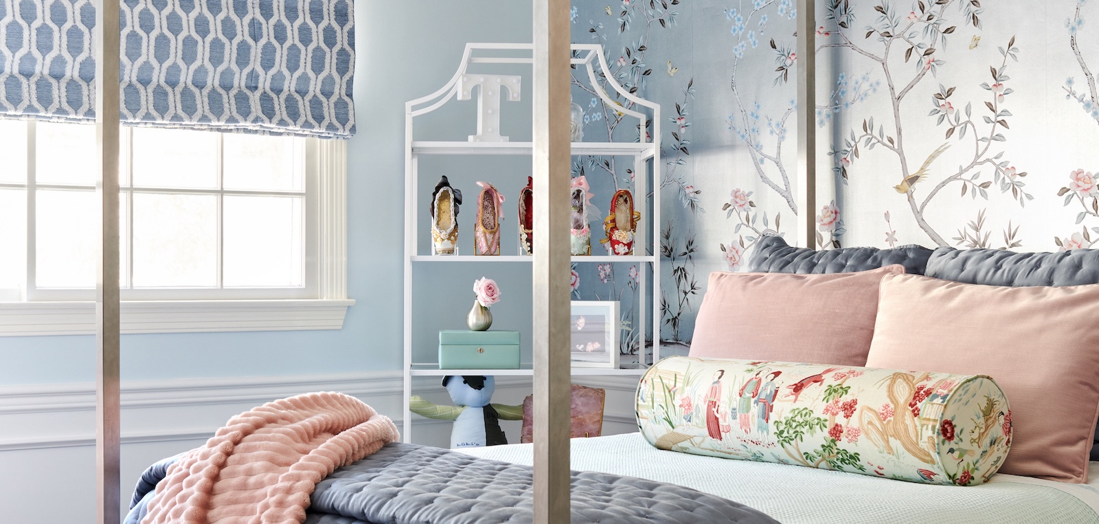 chinoiserie-blue-floral-girls-bedroom-design copy